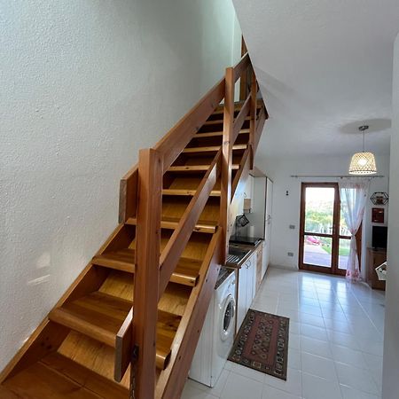 Casa Sviluppata Su Due Piani Con Doppia Veranda E Parcheggio Privato San Teodoro  Zewnętrze zdjęcie