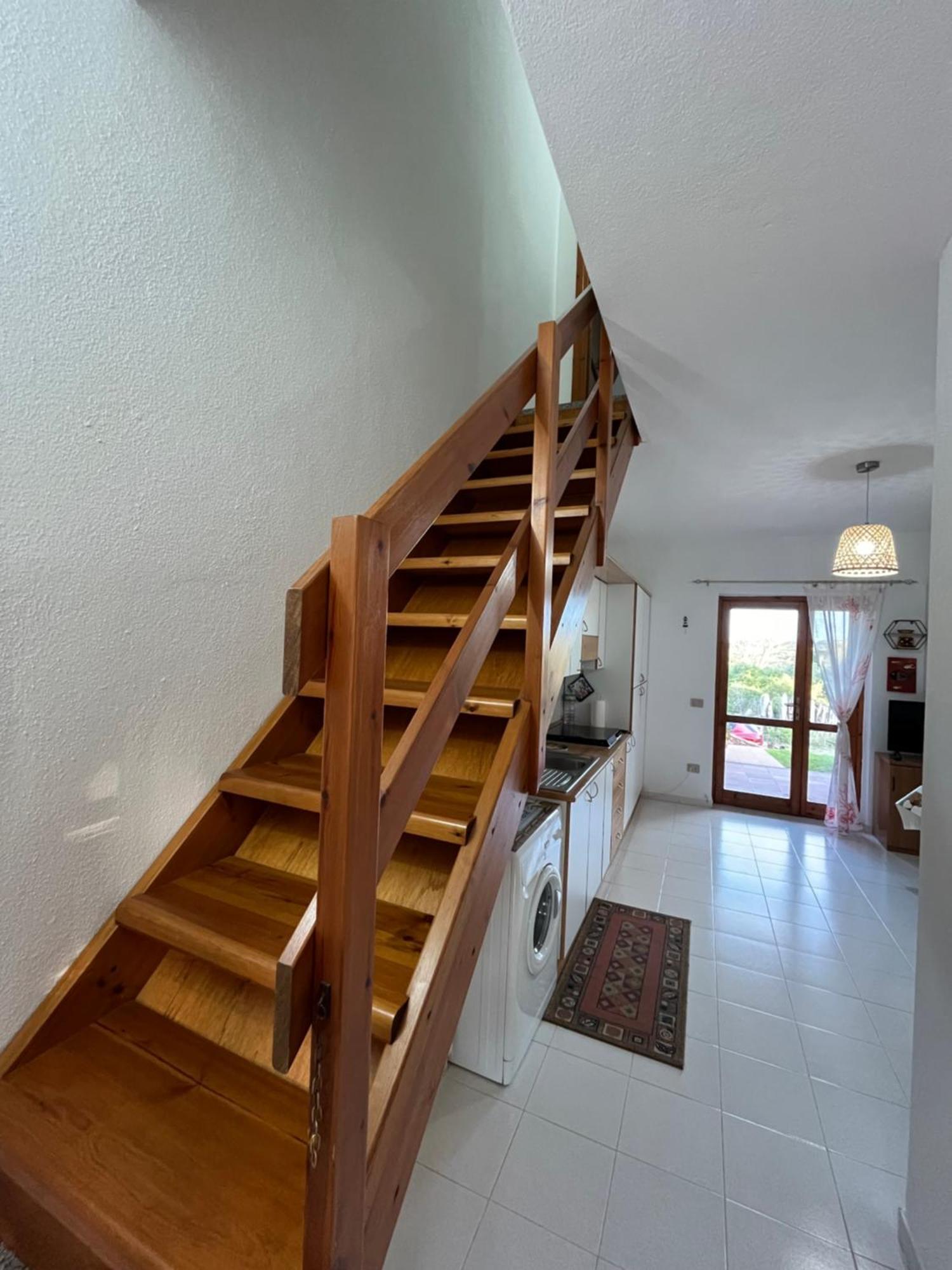 Casa Sviluppata Su Due Piani Con Doppia Veranda E Parcheggio Privato San Teodoro  Zewnętrze zdjęcie