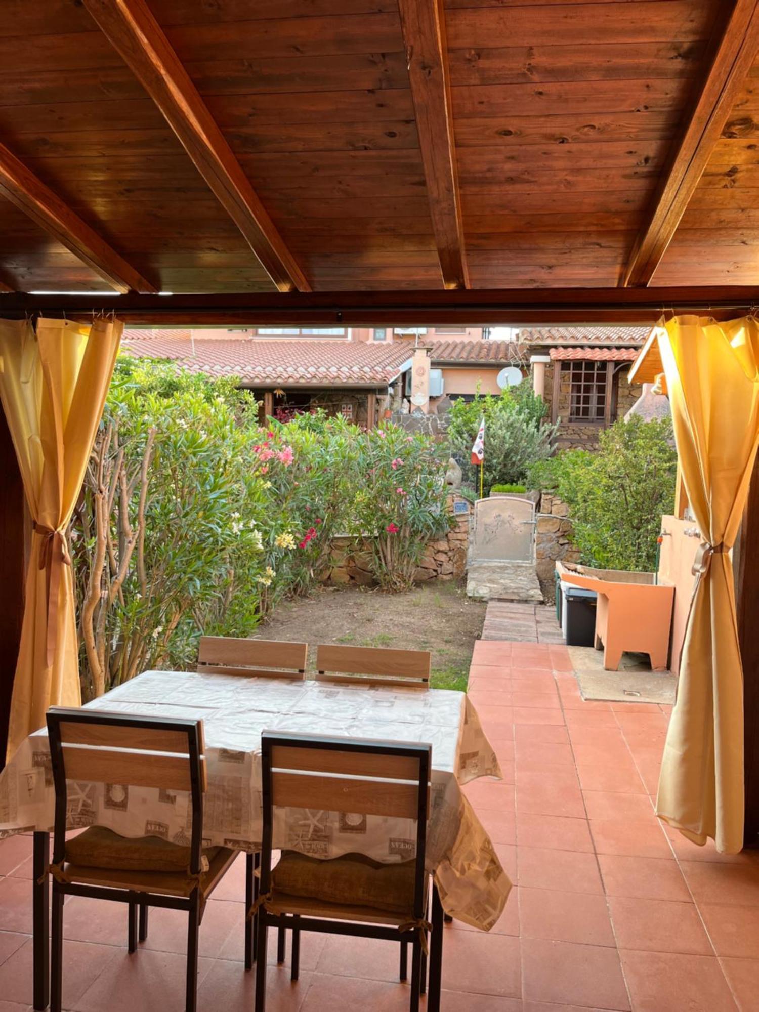 Casa Sviluppata Su Due Piani Con Doppia Veranda E Parcheggio Privato San Teodoro  Zewnętrze zdjęcie