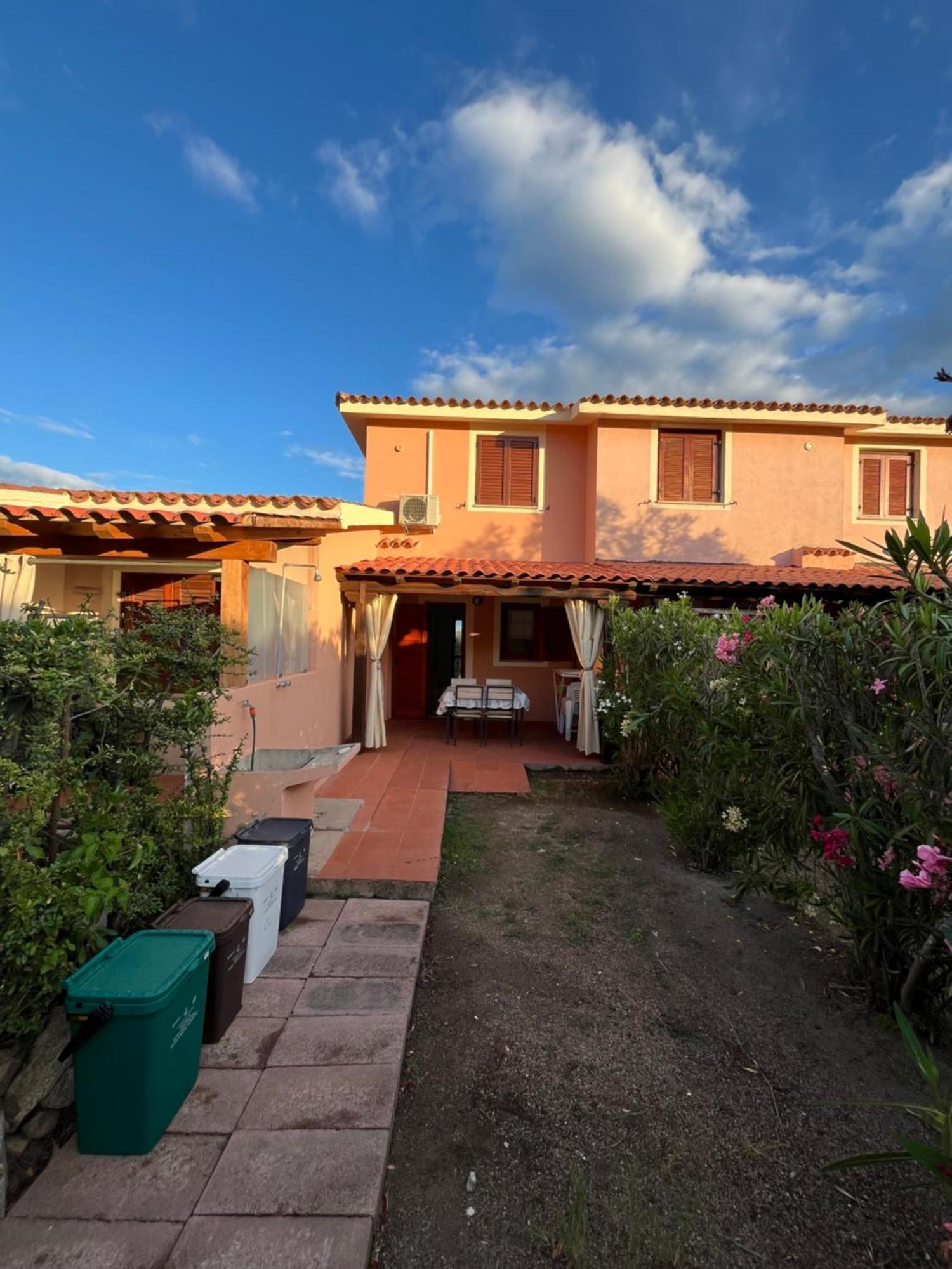 Casa Sviluppata Su Due Piani Con Doppia Veranda E Parcheggio Privato San Teodoro  Zewnętrze zdjęcie