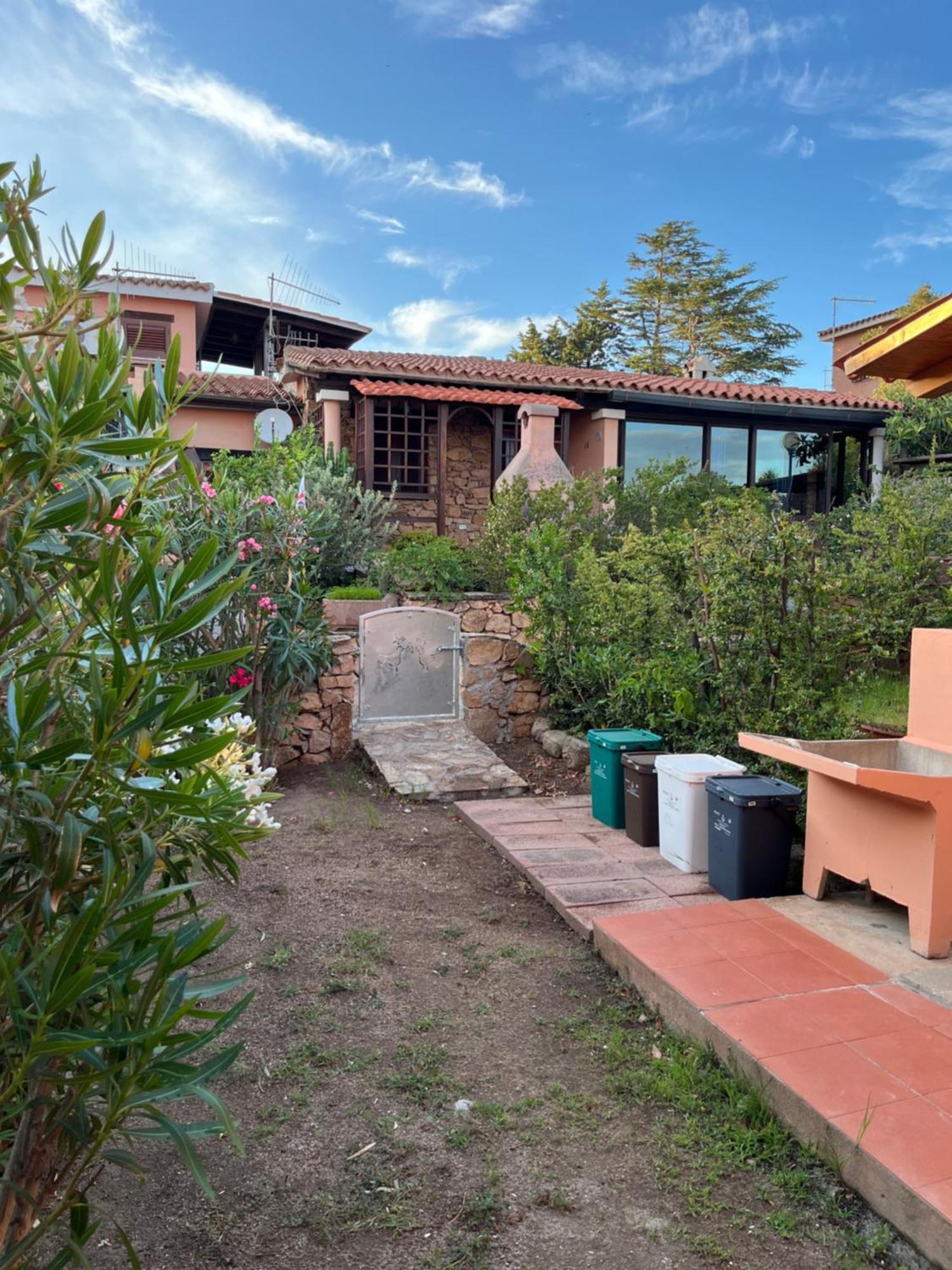 Casa Sviluppata Su Due Piani Con Doppia Veranda E Parcheggio Privato San Teodoro  Zewnętrze zdjęcie