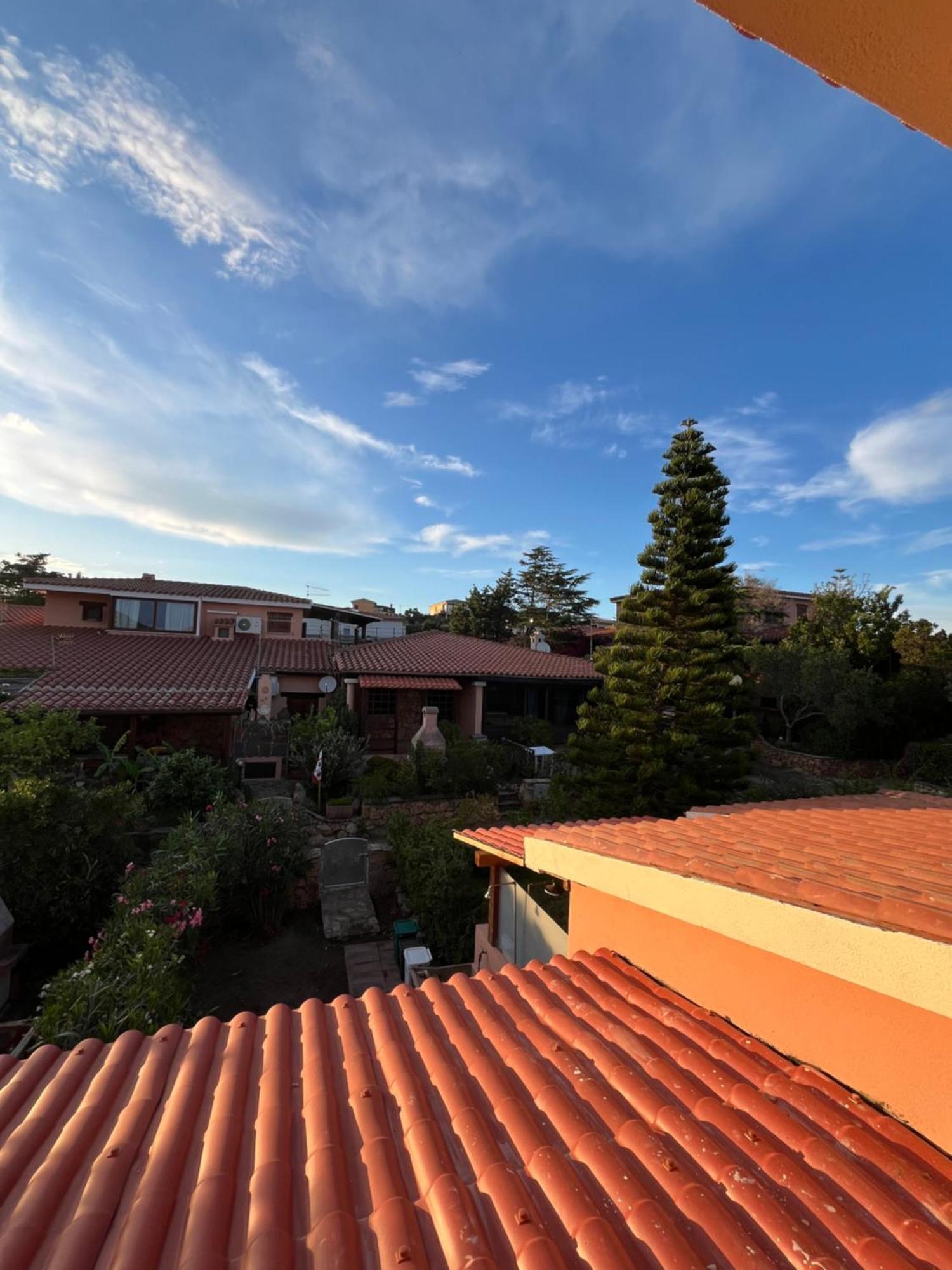 Casa Sviluppata Su Due Piani Con Doppia Veranda E Parcheggio Privato San Teodoro  Zewnętrze zdjęcie