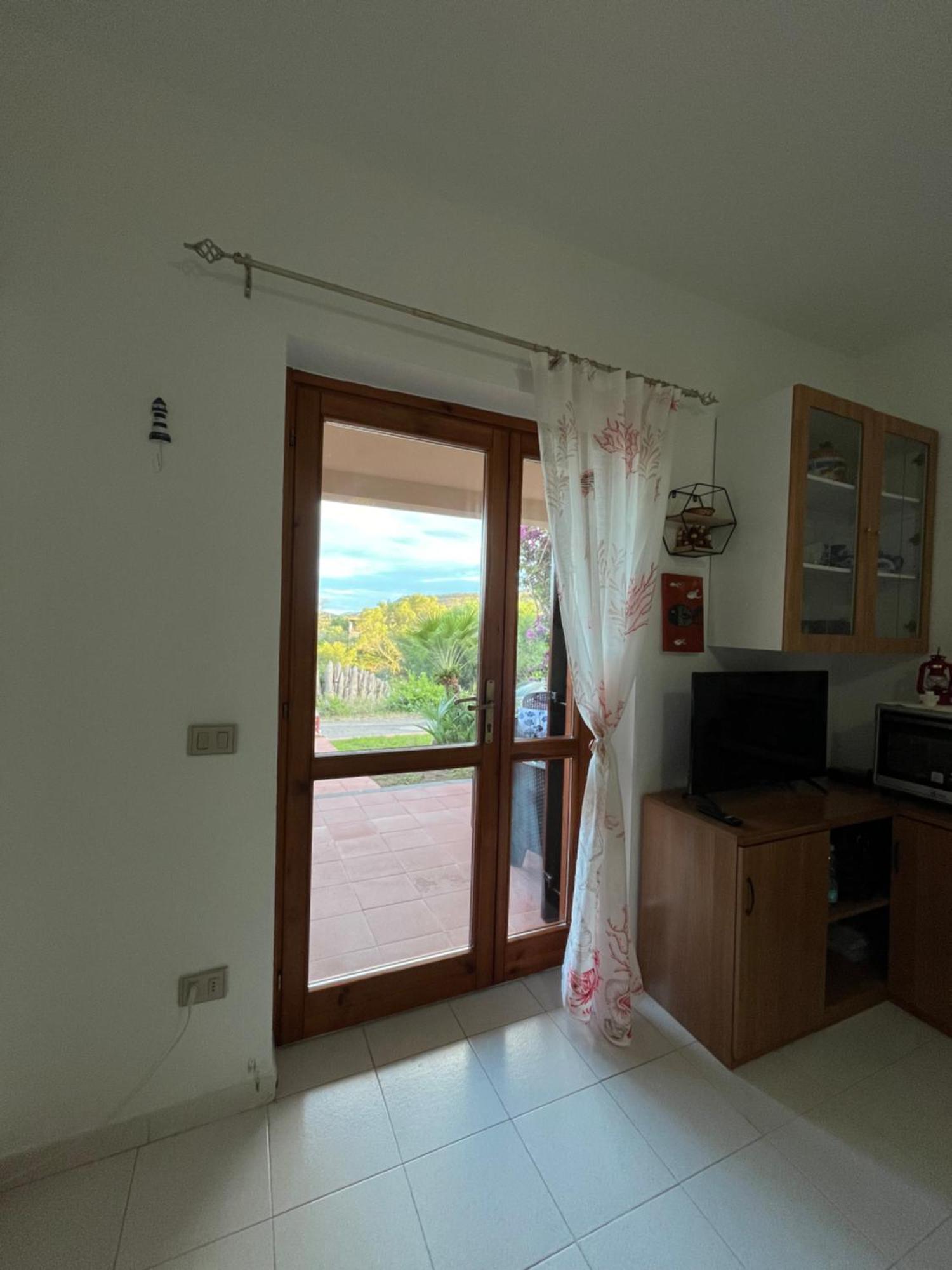 Casa Sviluppata Su Due Piani Con Doppia Veranda E Parcheggio Privato San Teodoro  Zewnętrze zdjęcie
