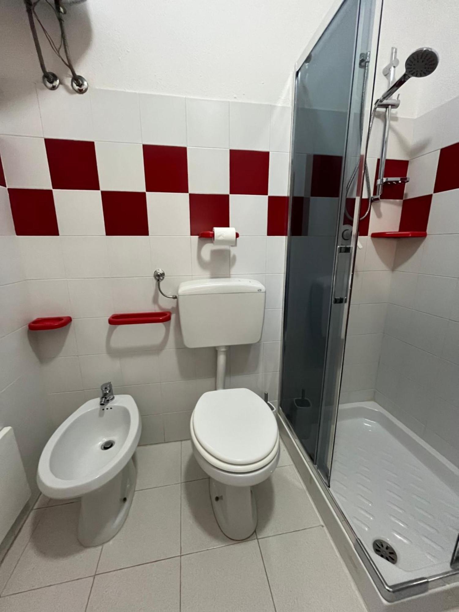 Casa Sviluppata Su Due Piani Con Doppia Veranda E Parcheggio Privato San Teodoro  Zewnętrze zdjęcie