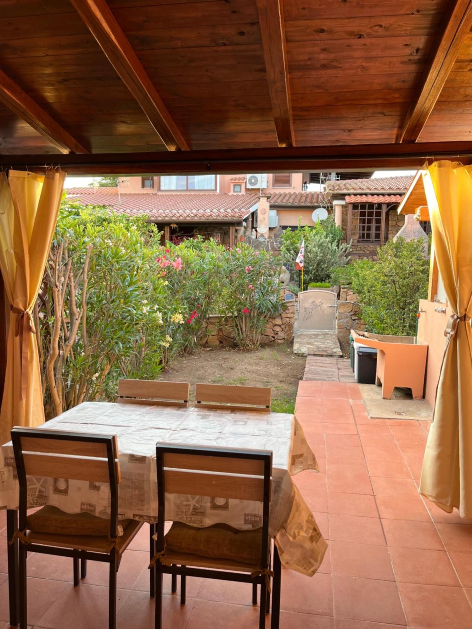 Casa Sviluppata Su Due Piani Con Doppia Veranda E Parcheggio Privato San Teodoro  Zewnętrze zdjęcie