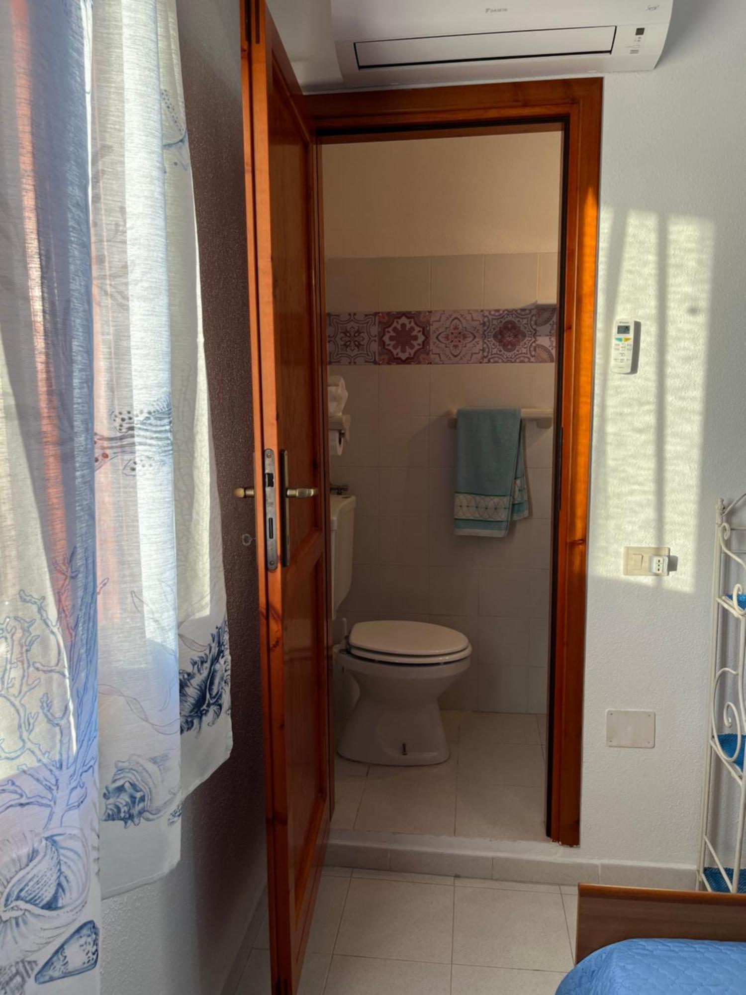 Casa Sviluppata Su Due Piani Con Doppia Veranda E Parcheggio Privato San Teodoro  Zewnętrze zdjęcie