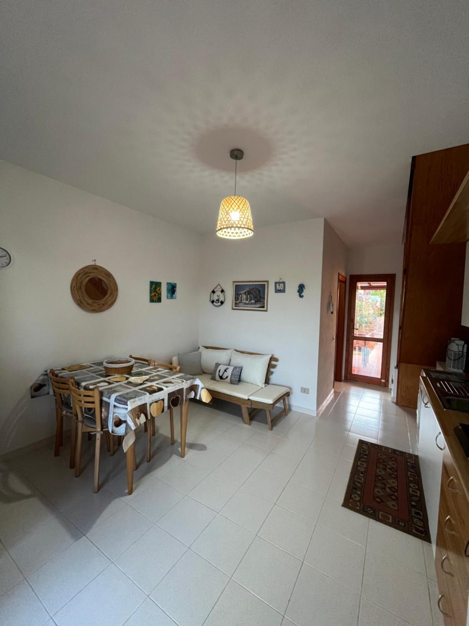 Casa Sviluppata Su Due Piani Con Doppia Veranda E Parcheggio Privato San Teodoro  Zewnętrze zdjęcie