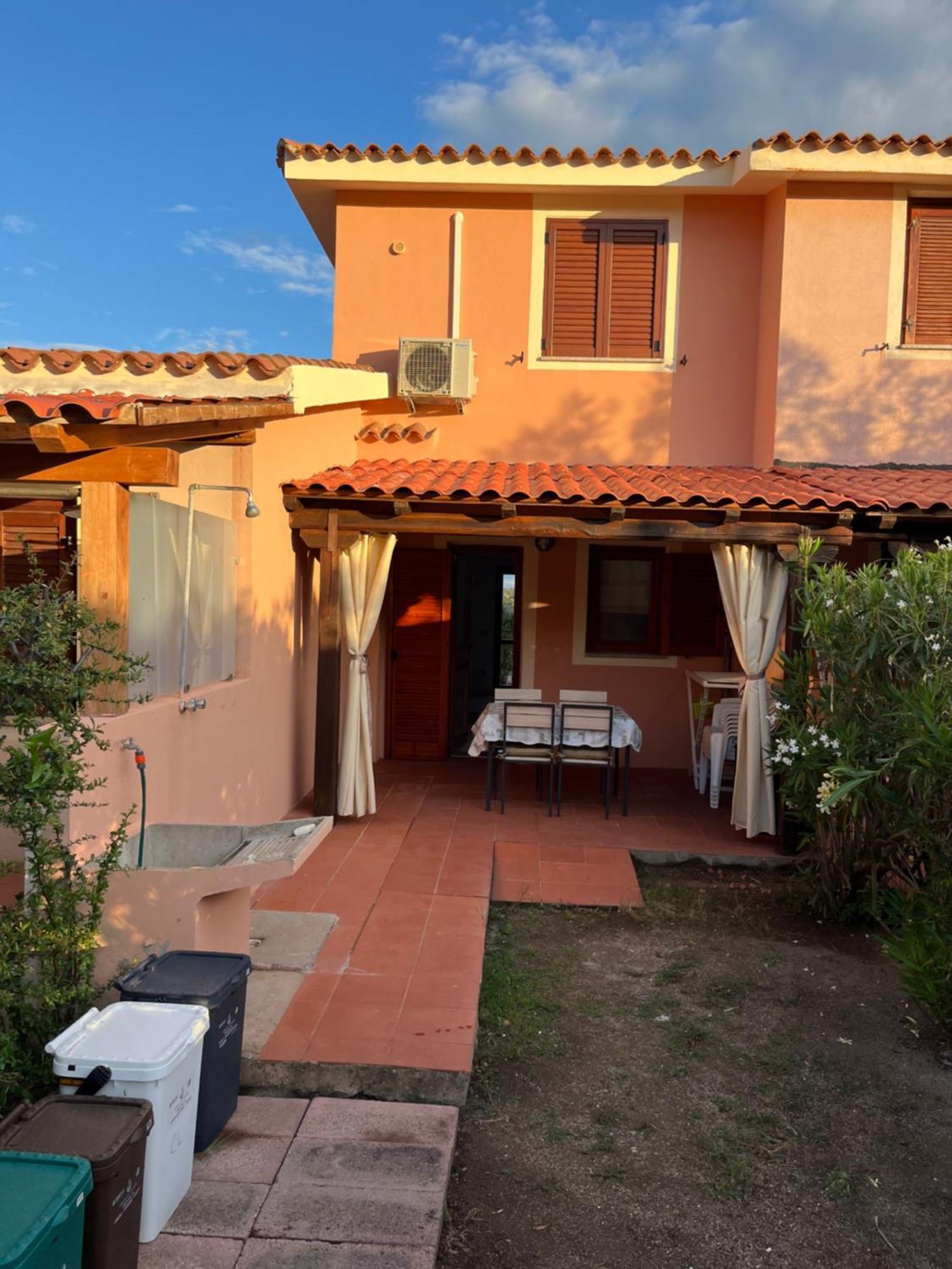 Casa Sviluppata Su Due Piani Con Doppia Veranda E Parcheggio Privato San Teodoro  Zewnętrze zdjęcie