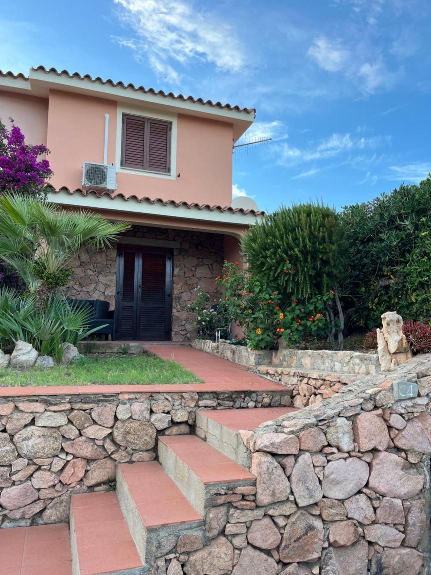 Casa Sviluppata Su Due Piani Con Doppia Veranda E Parcheggio Privato San Teodoro  Zewnętrze zdjęcie