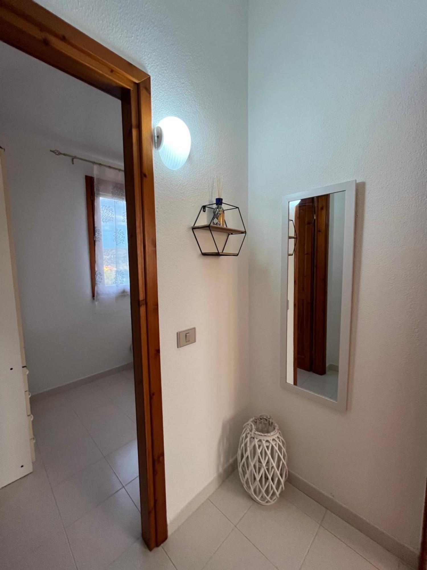 Casa Sviluppata Su Due Piani Con Doppia Veranda E Parcheggio Privato San Teodoro  Zewnętrze zdjęcie