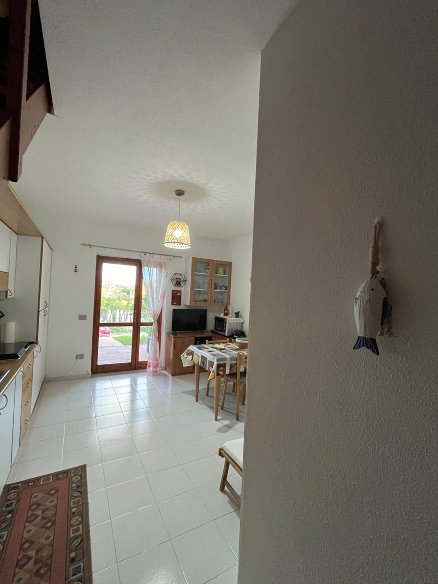 Casa Sviluppata Su Due Piani Con Doppia Veranda E Parcheggio Privato San Teodoro  Zewnętrze zdjęcie