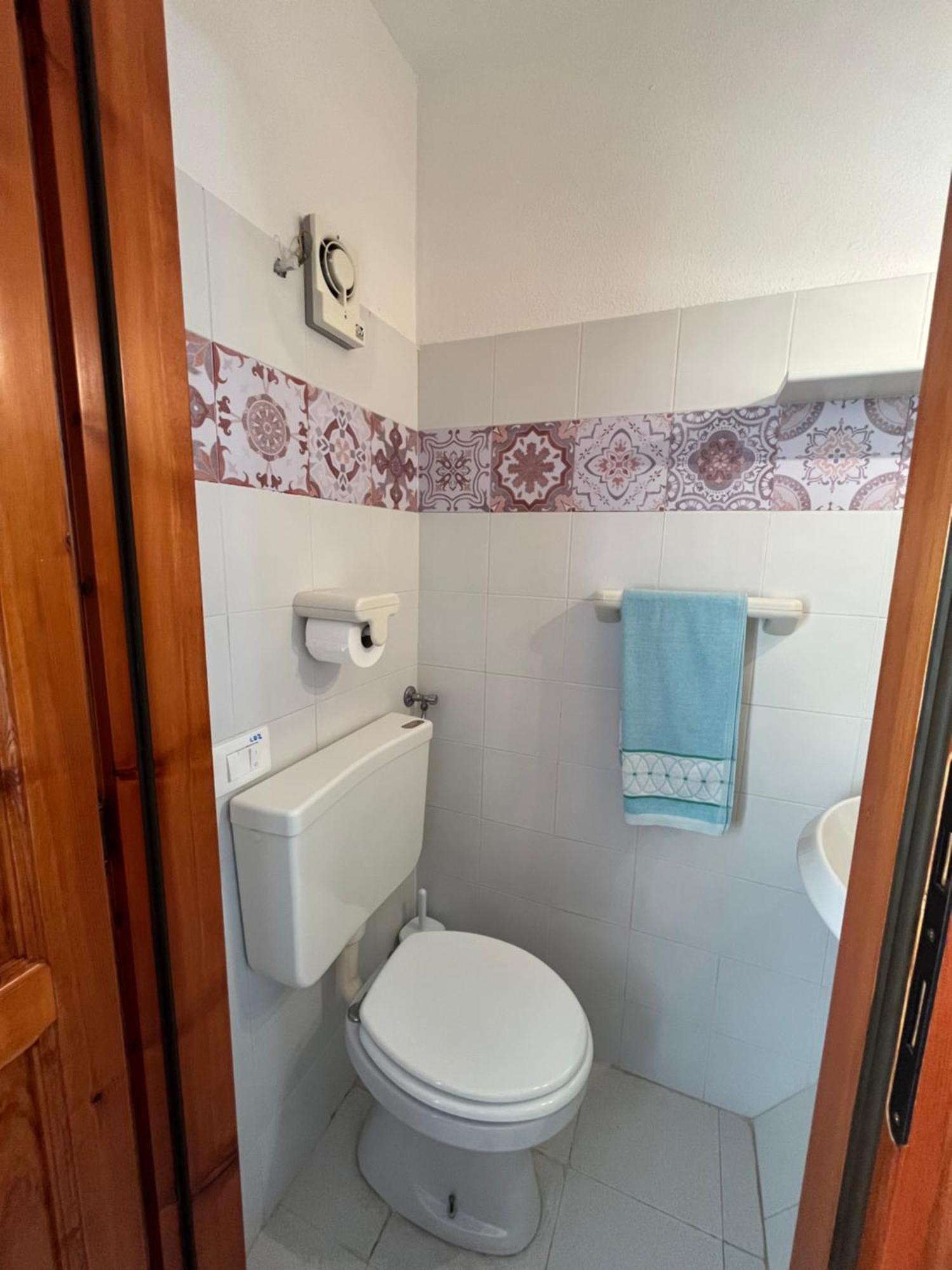 Casa Sviluppata Su Due Piani Con Doppia Veranda E Parcheggio Privato San Teodoro  Zewnętrze zdjęcie