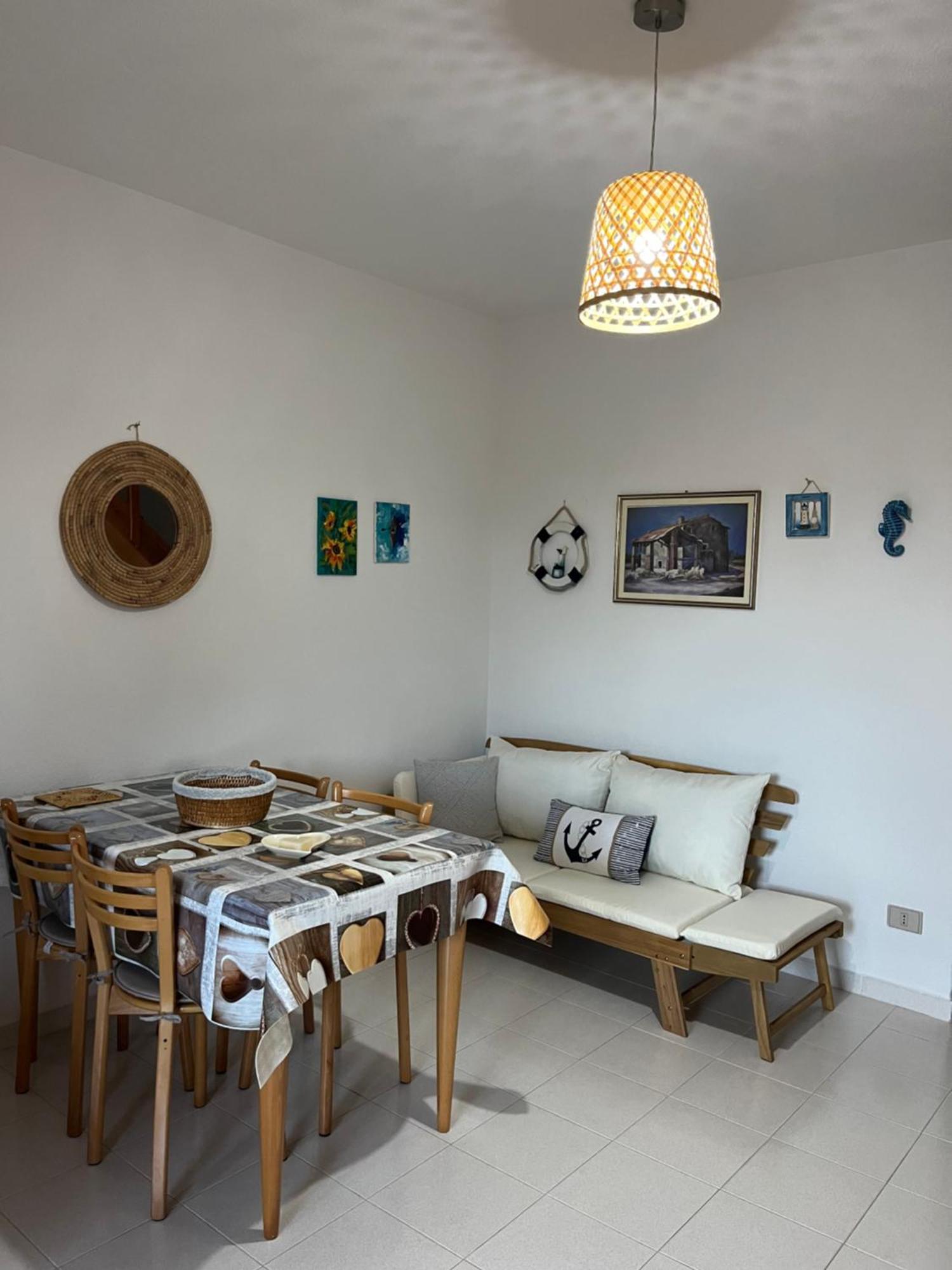 Casa Sviluppata Su Due Piani Con Doppia Veranda E Parcheggio Privato San Teodoro  Zewnętrze zdjęcie
