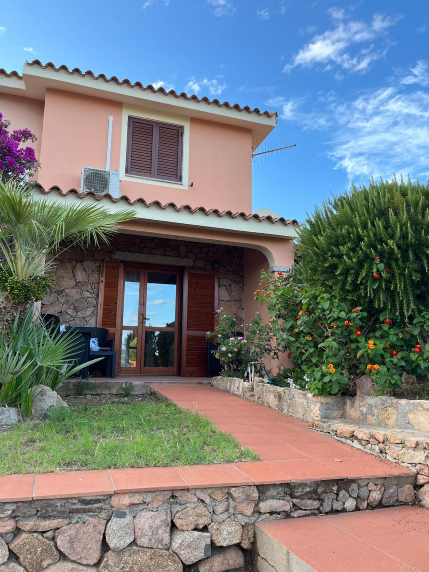 Casa Sviluppata Su Due Piani Con Doppia Veranda E Parcheggio Privato San Teodoro  Zewnętrze zdjęcie